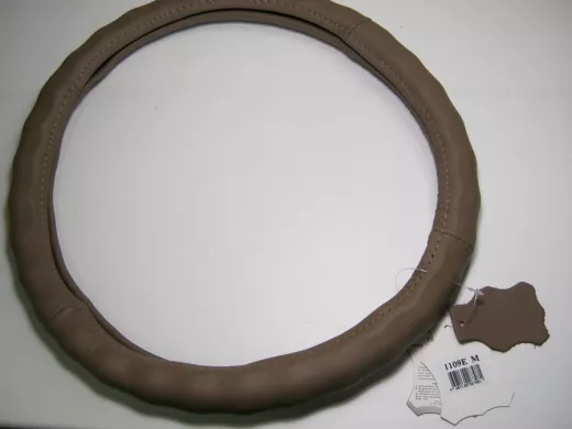 Оплетка на руль 38 см. M 1109E кожа "кофе с молоком" "пальцы"